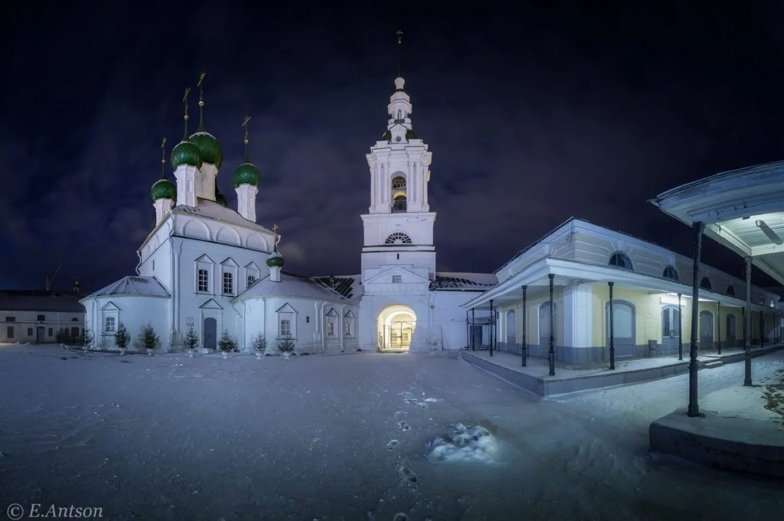 В рядах фото